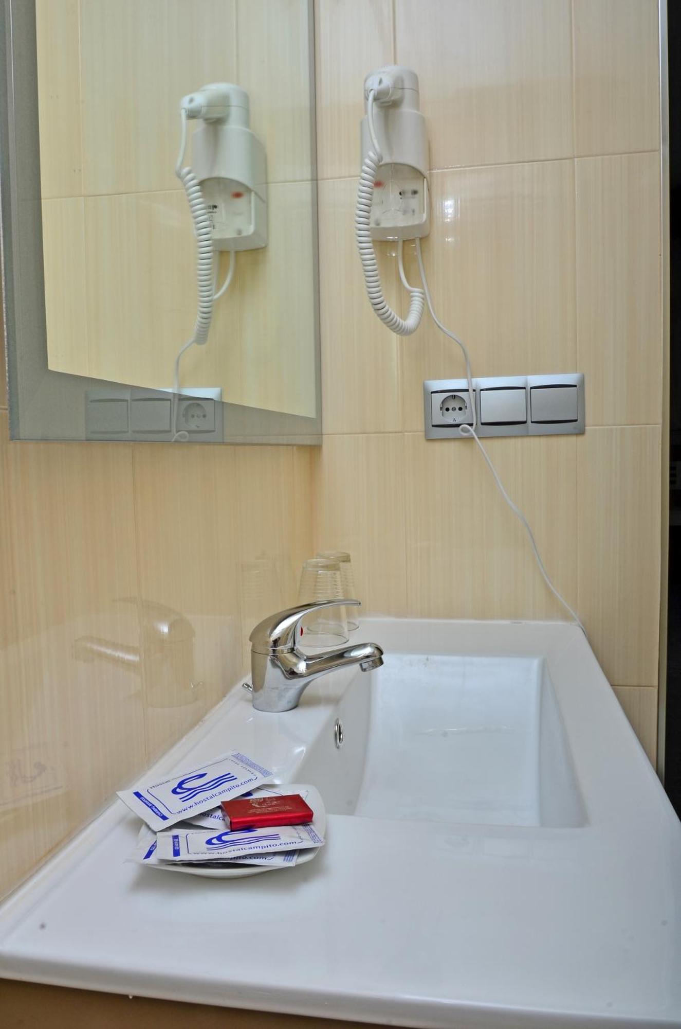 Hostal Campito Conil De La Frontera Bilik gambar